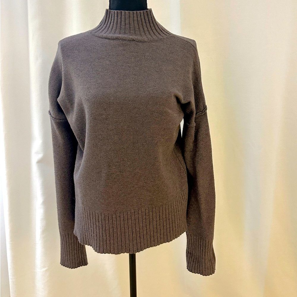 Evolution by Cyrus Ribbed Mock Neck Sweater – Charcoal Gray – Size S